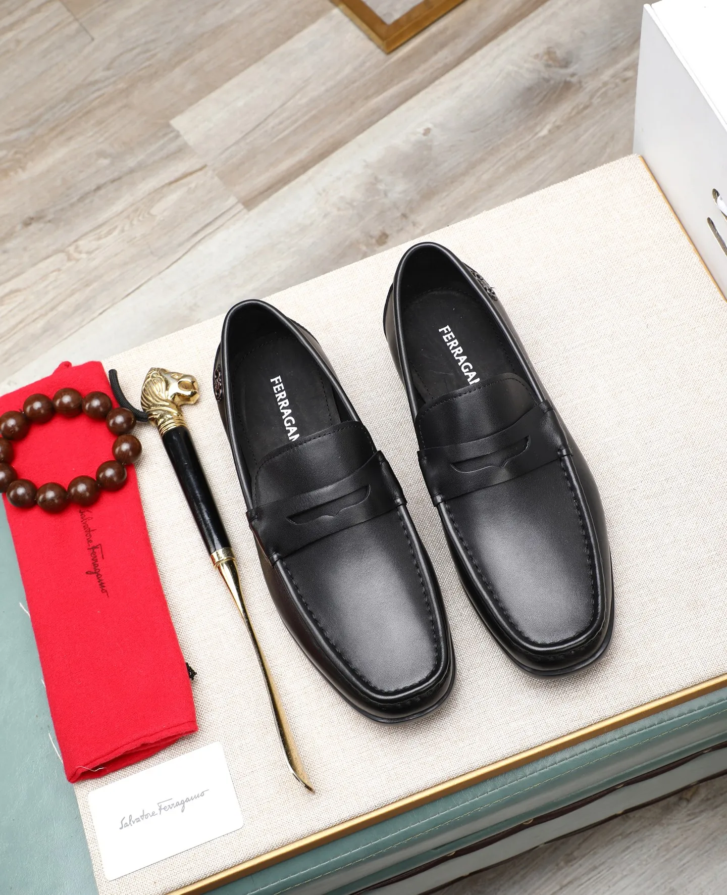 Men's clothing and shoes 💰700📛📛High-end goods! Salvatore Ferragamo is the world's top luxury footwear brand. It comes from Italy, the kingdom of fashion. It is famous all over the world for its traditional handmade design and novel styles... 🚶🏻🚶🏻 Top-quality suit shoes are sold simultaneously at the counter. This style is purely handmade. The fabric is imported Italian calfskin➕soft water-dyed cowhide lining. Specially available with original deep rubber outsole🌀🌀Size: 38➖44